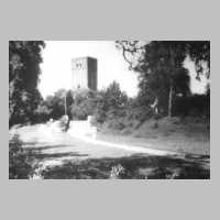 111-1085 Ruine des Kirchturms nach 1945.jpg